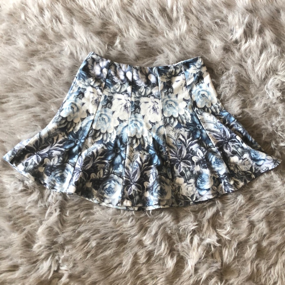 Floral Print Mini Skirt 👗